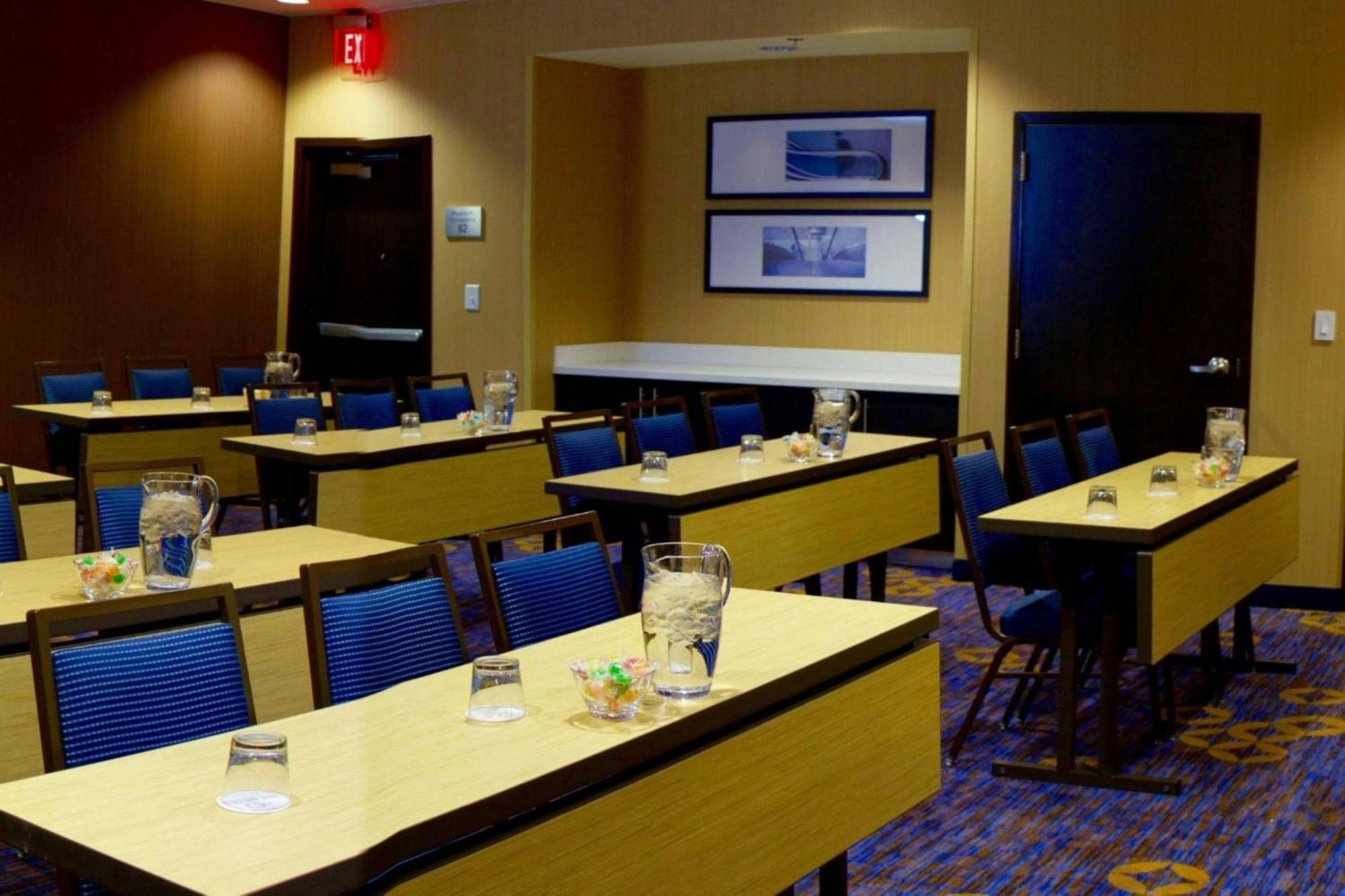 Courtyard By Marriott Asheville Airport Hotel 3*