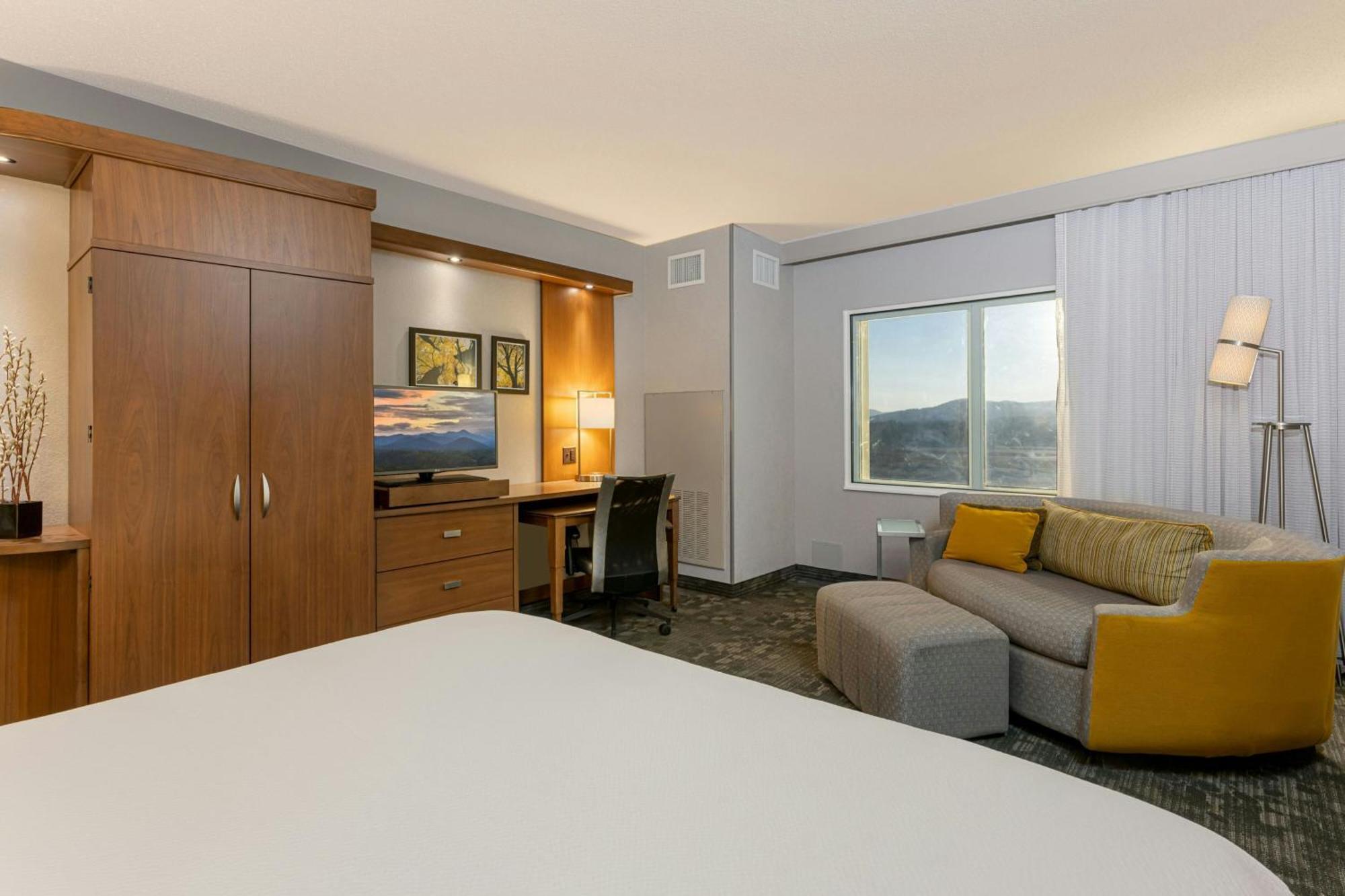 Courtyard By Marriott Asheville Airport Hotel 3*