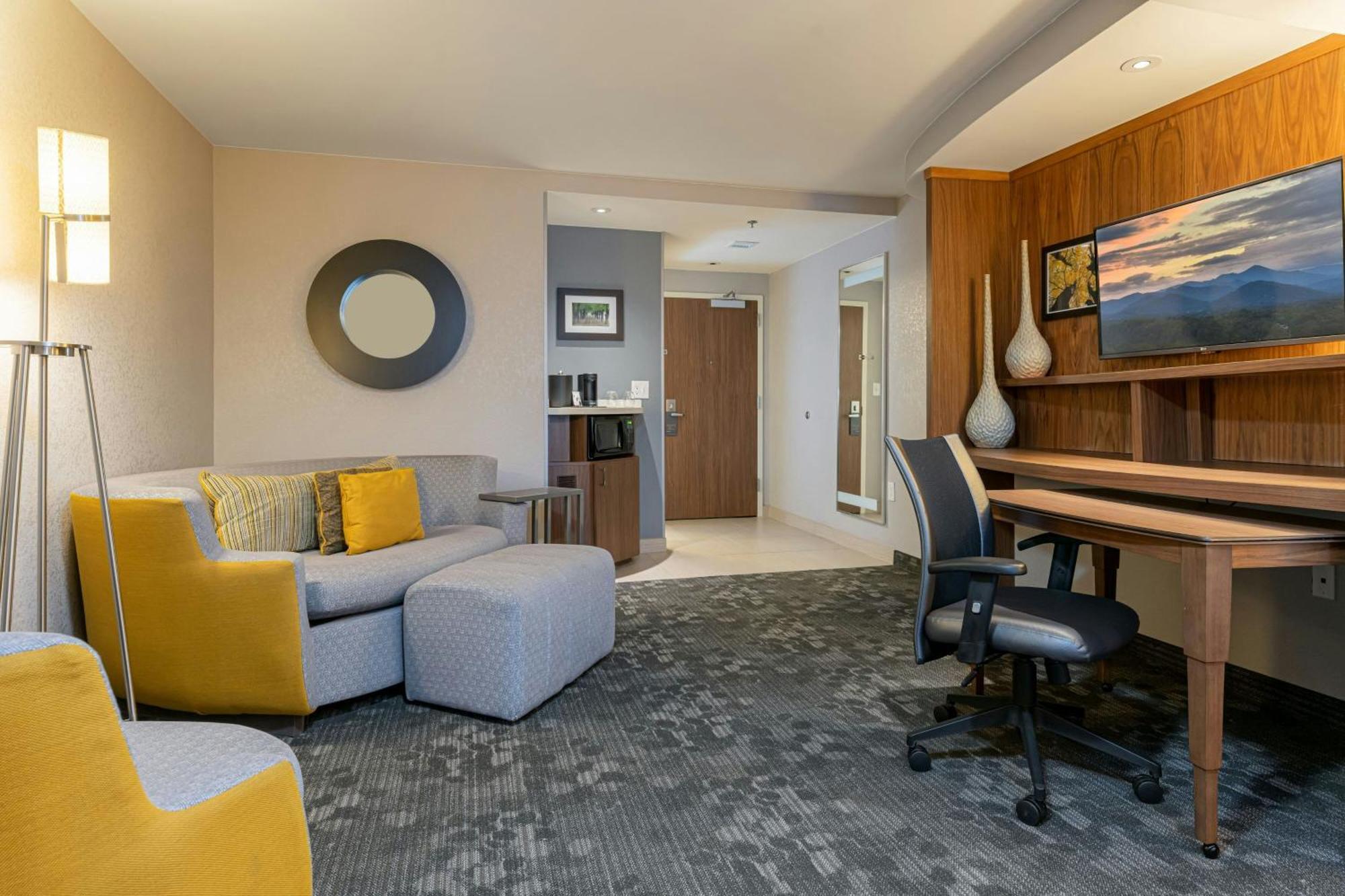 Courtyard By Marriott Asheville Airport 3*